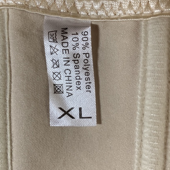 New gorgeous cream colored bustier w/ matching thong. Expands from 14.5 to 18.5. - Picture 5 of 11